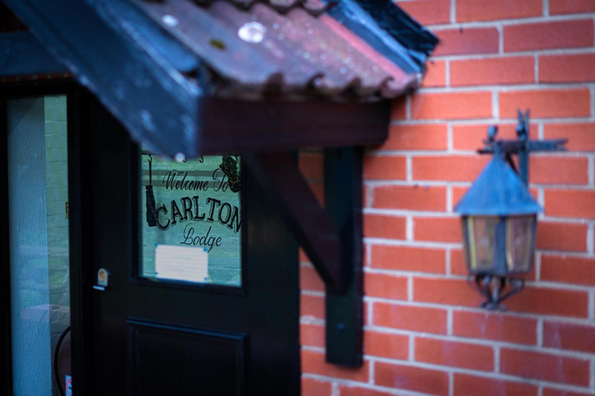 The Lodge At Carlton Tavern Free Parking Йорк Экстерьер фото